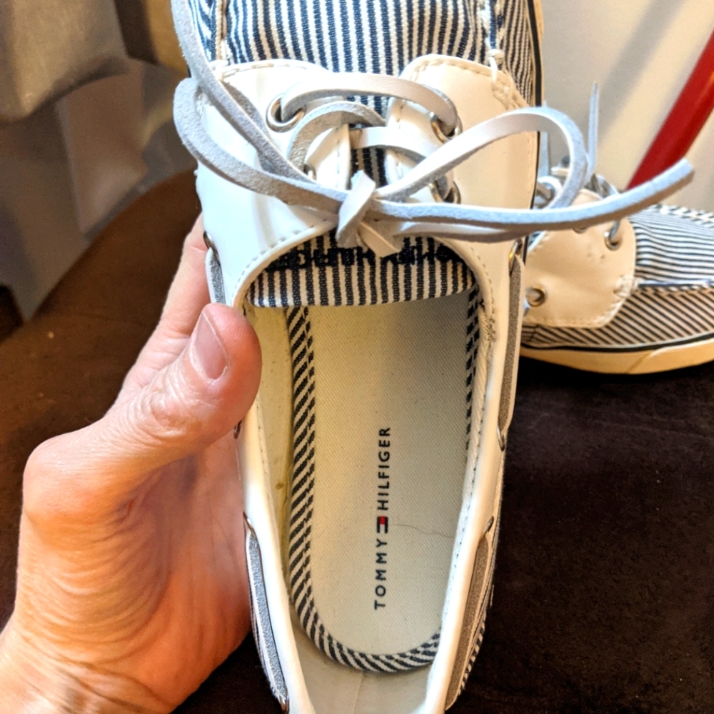 NWT Tommy Hilfiger Canvas Upper.  Size 7.  ALOT of cushion on the inside. - Picture 3 of 6